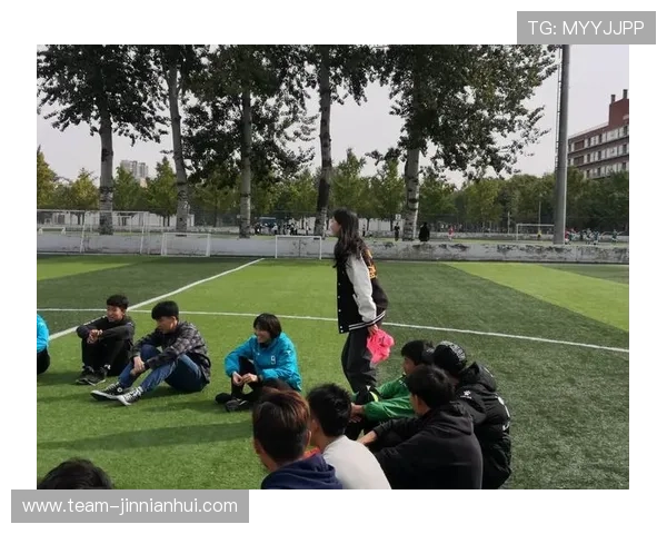 霉霉与足球星恋情曝光背后故事揭密及粉丝反应分析